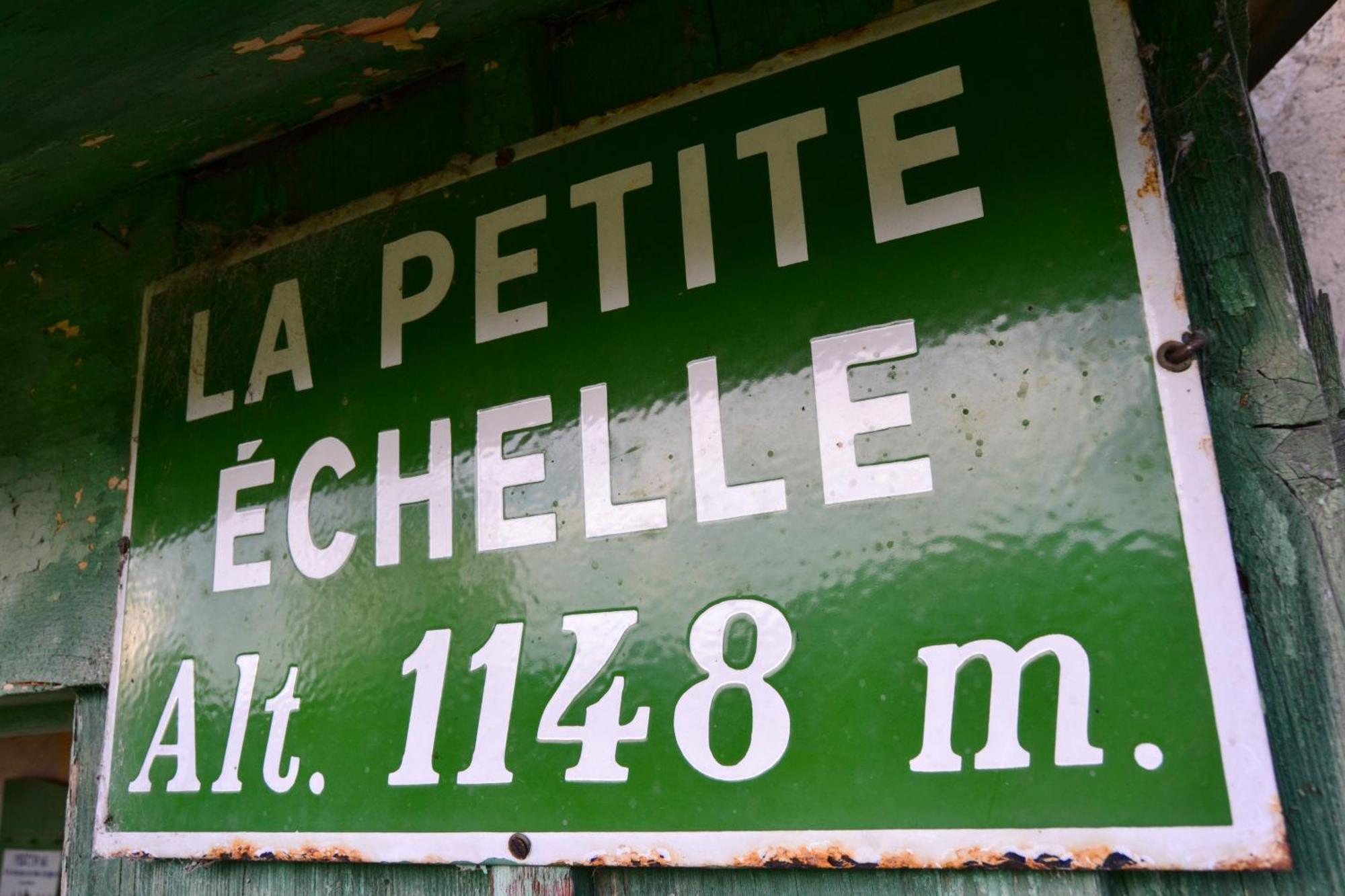 La Petite Echelle Hotel Rochejean Luaran gambar
